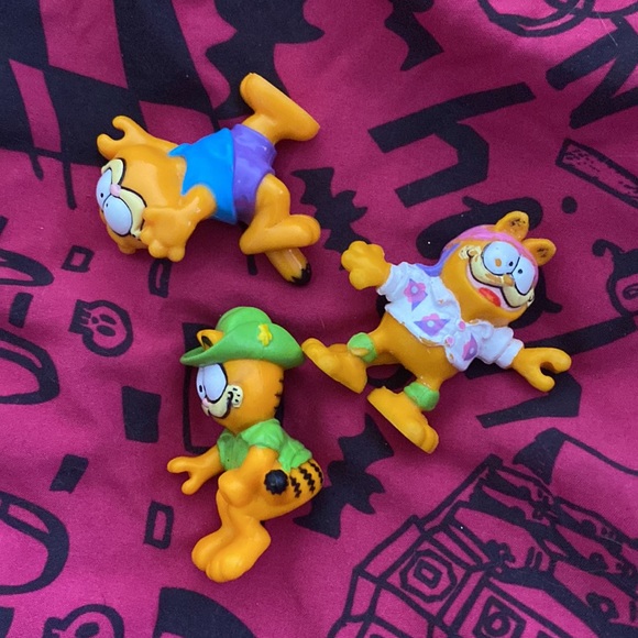 FREE ADD-ON ITEM
3 small Garfield figures - Picture 4 of 4